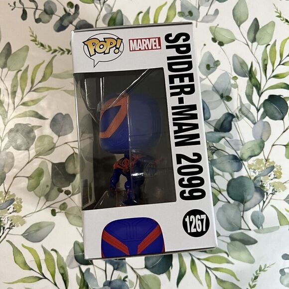 Funko Pop! Vinyl: Marvel - Spider-Man 2099 GITD EE Exclusive - Picture 4 of 6